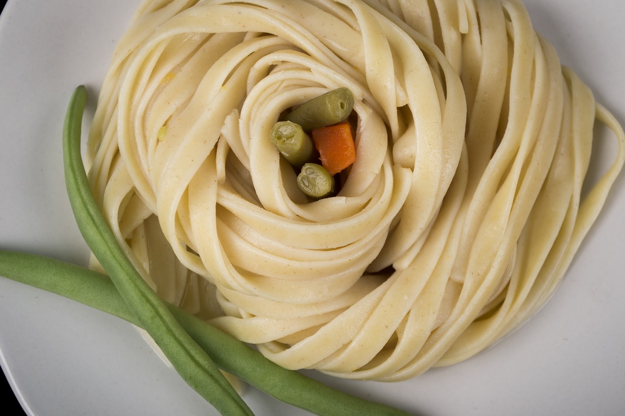 Image - spaghetti asparagus carrot dish