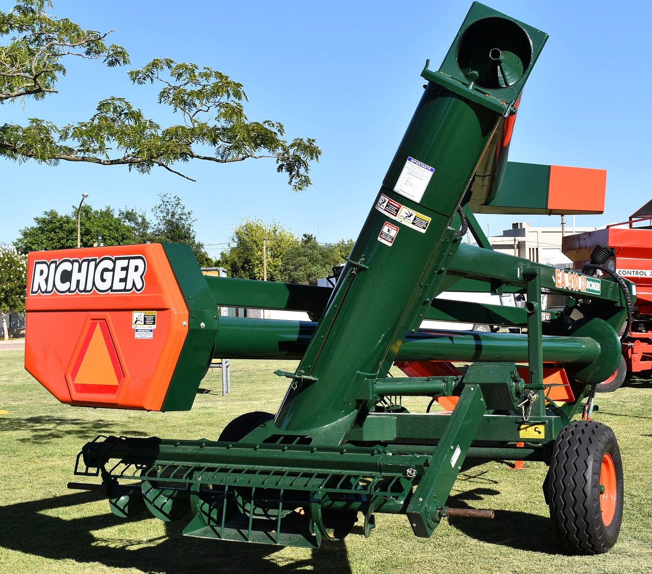 Image - farm equipment grain loader worm