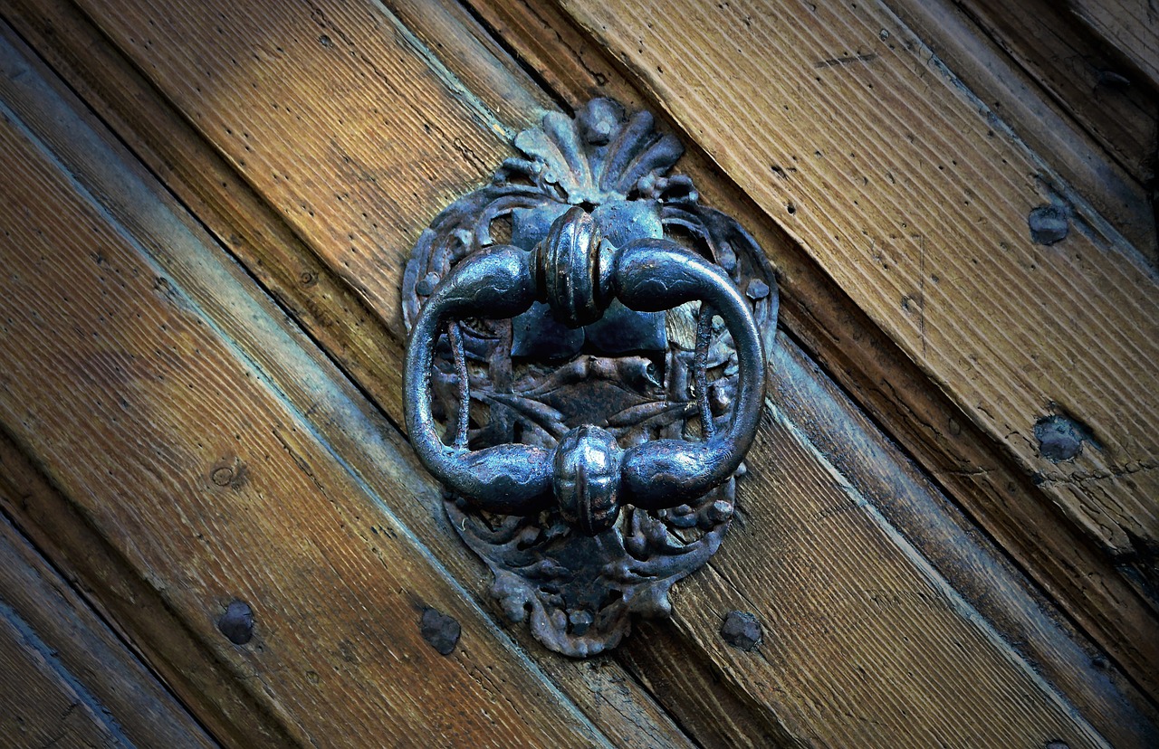 Image - doorknocker door castle handle