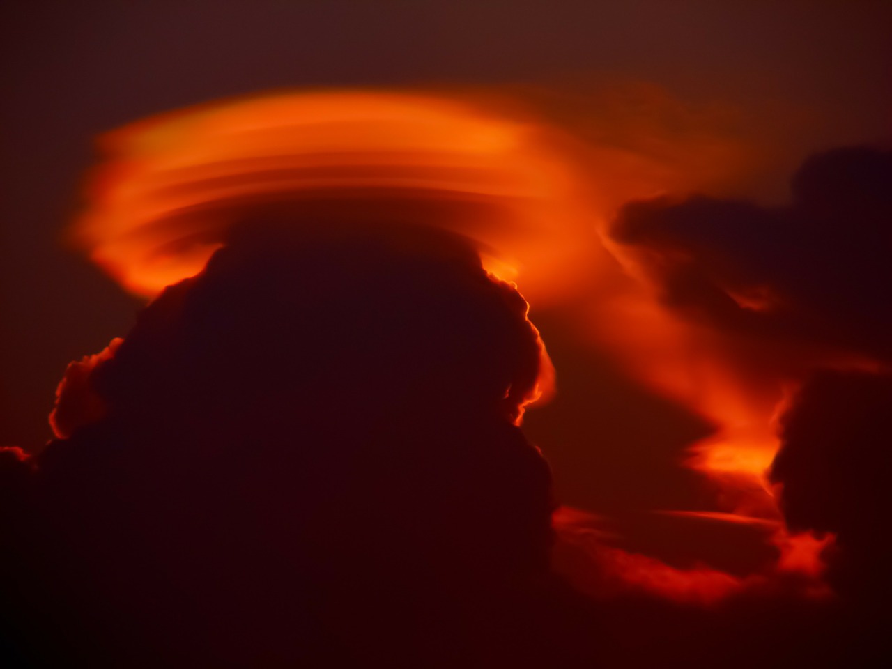 Image - lenticular cloud rings