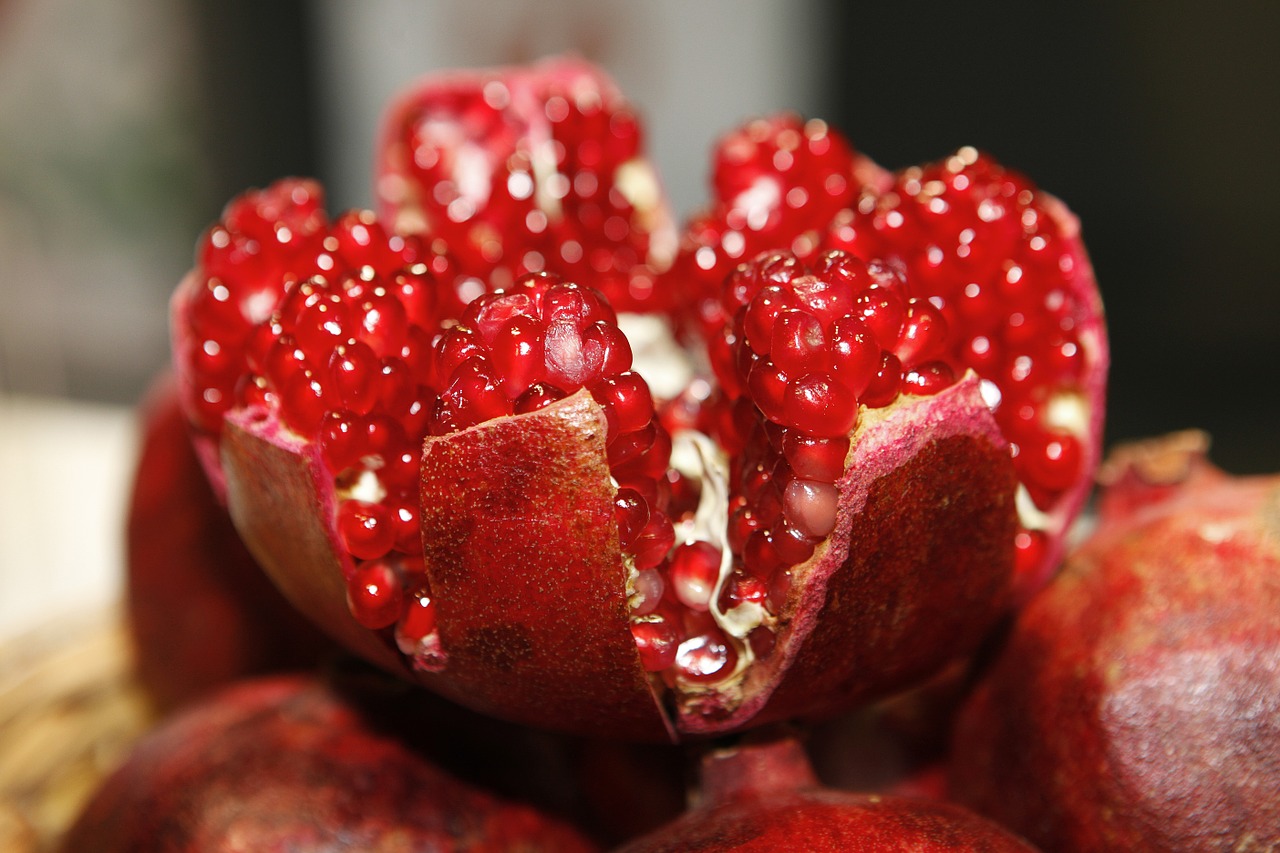 Image - pomegranate open cores fruit