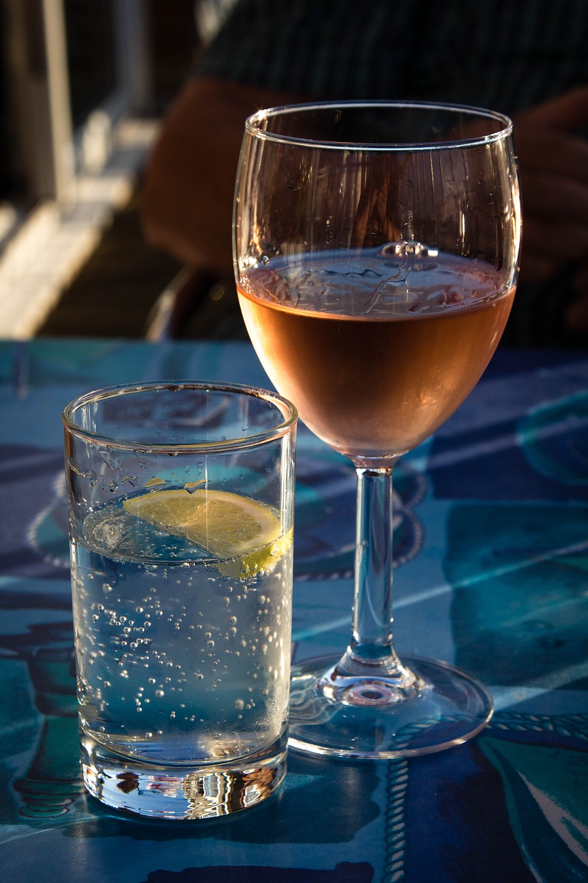 Image - water glass wine bubbles