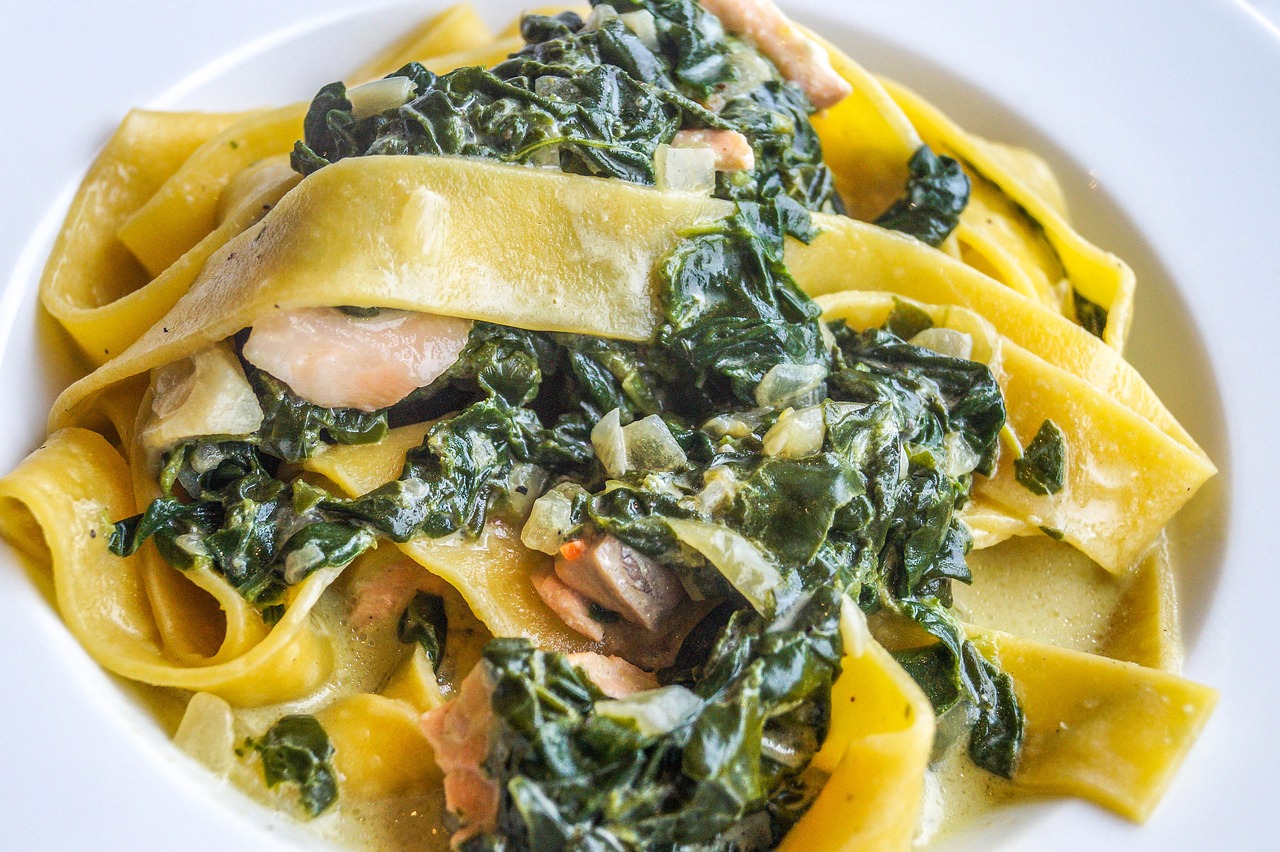 Image - tagliatelle spinach salmon fish