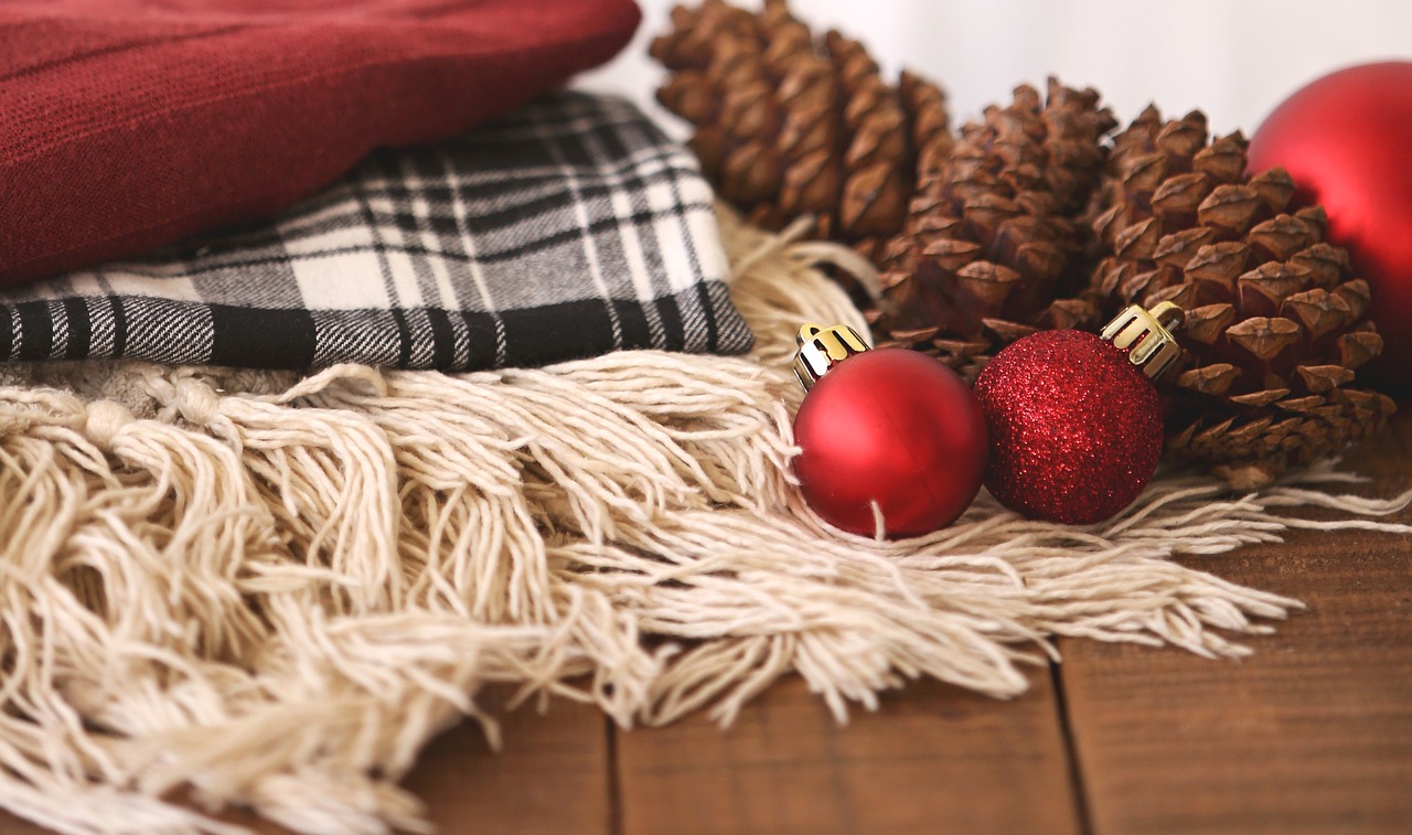 Image - winter christmas flatlay pine cone