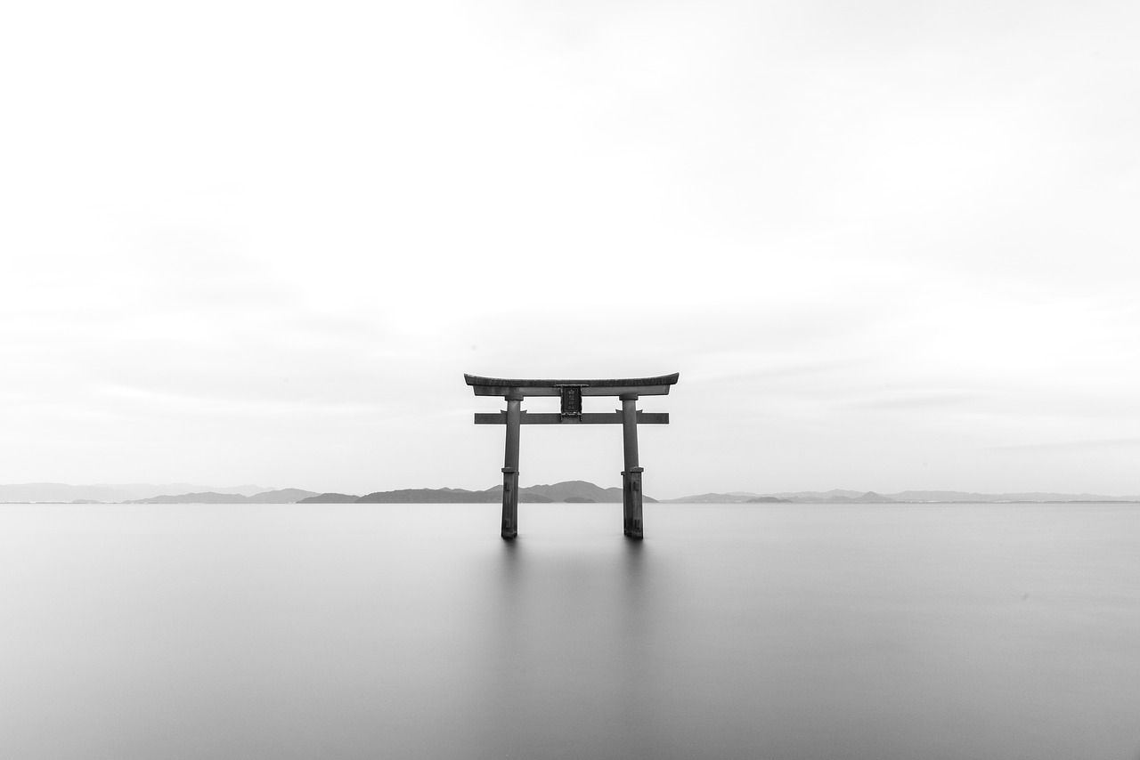 Image - tori torii shrine b w