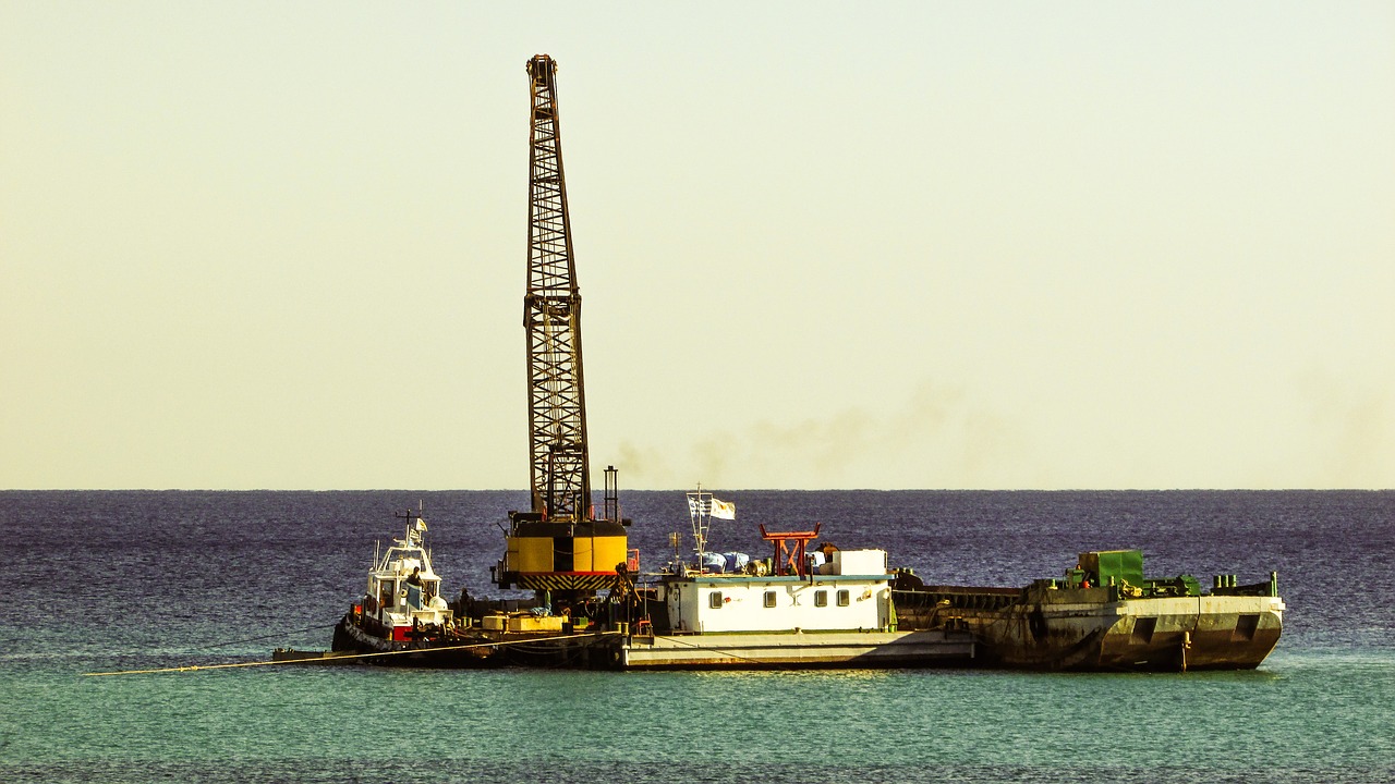 Image - dredger floating platform dredging