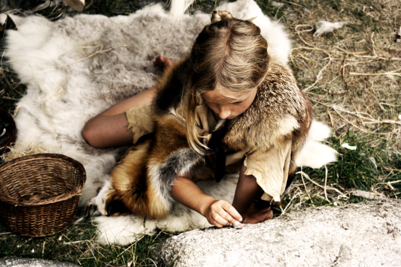 Image - girl old retro people stone age