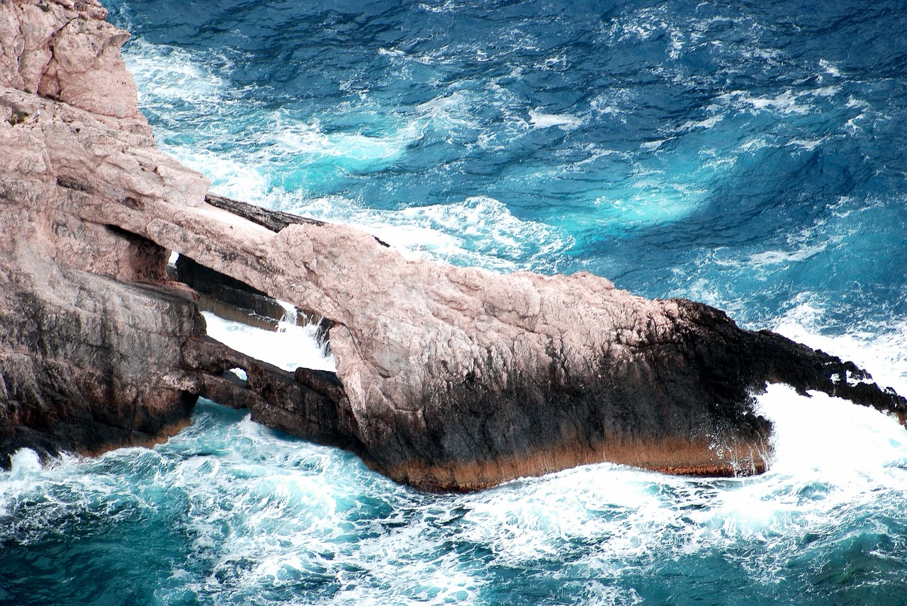 Image - wave rocks holidays summer island