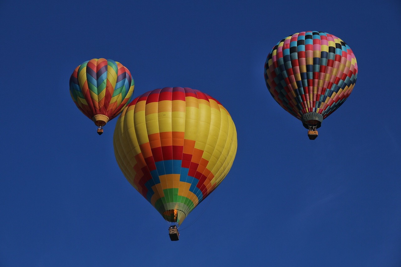 Image - balloons hot air rising sky