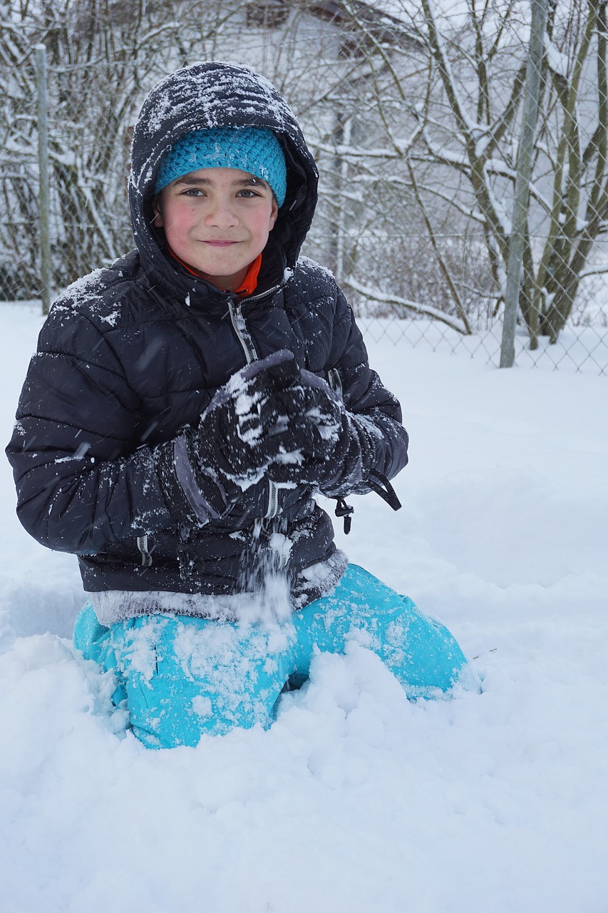 Image - boy snow snowball fight cold