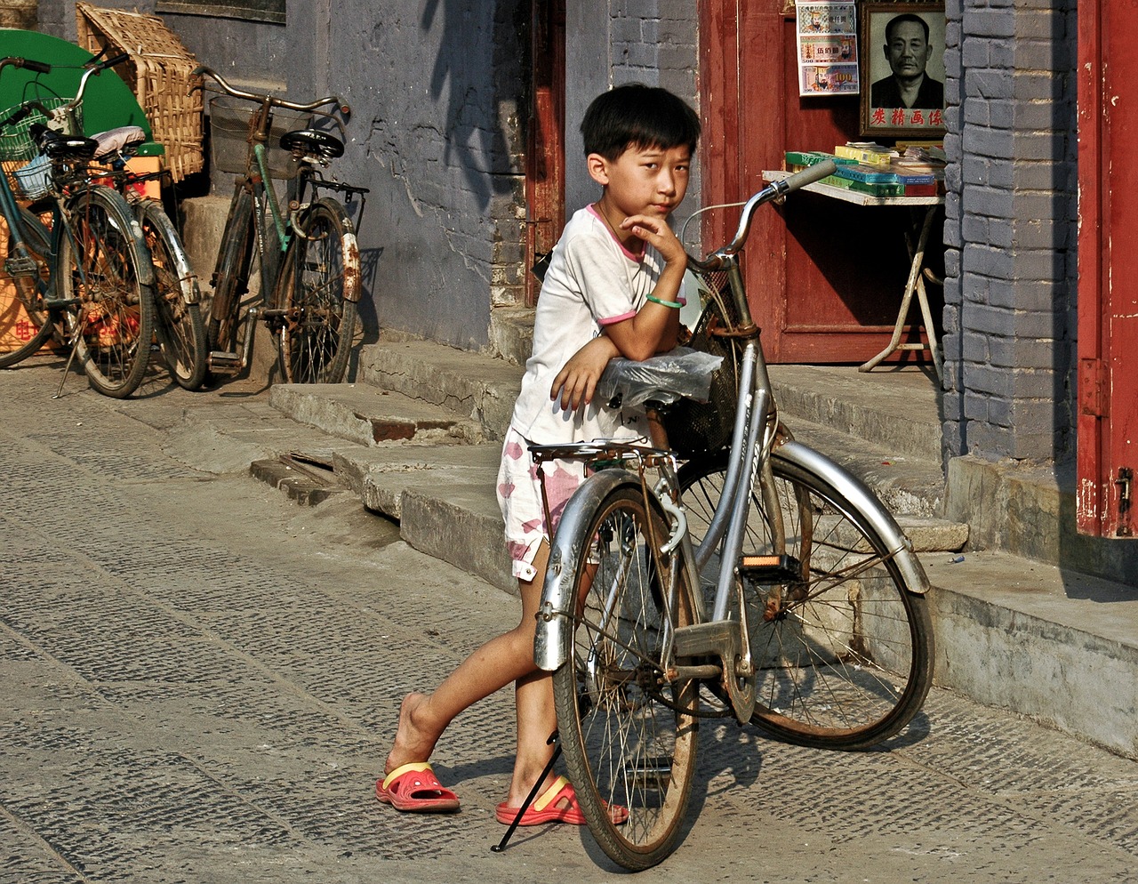 Image - child china bike street luoyang