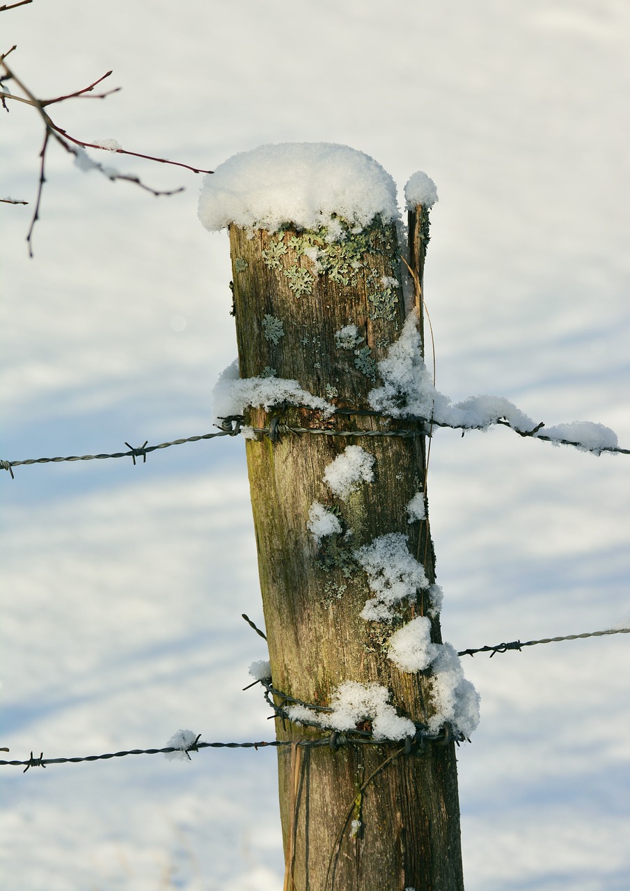 Image - winter fence post snowy pile snow