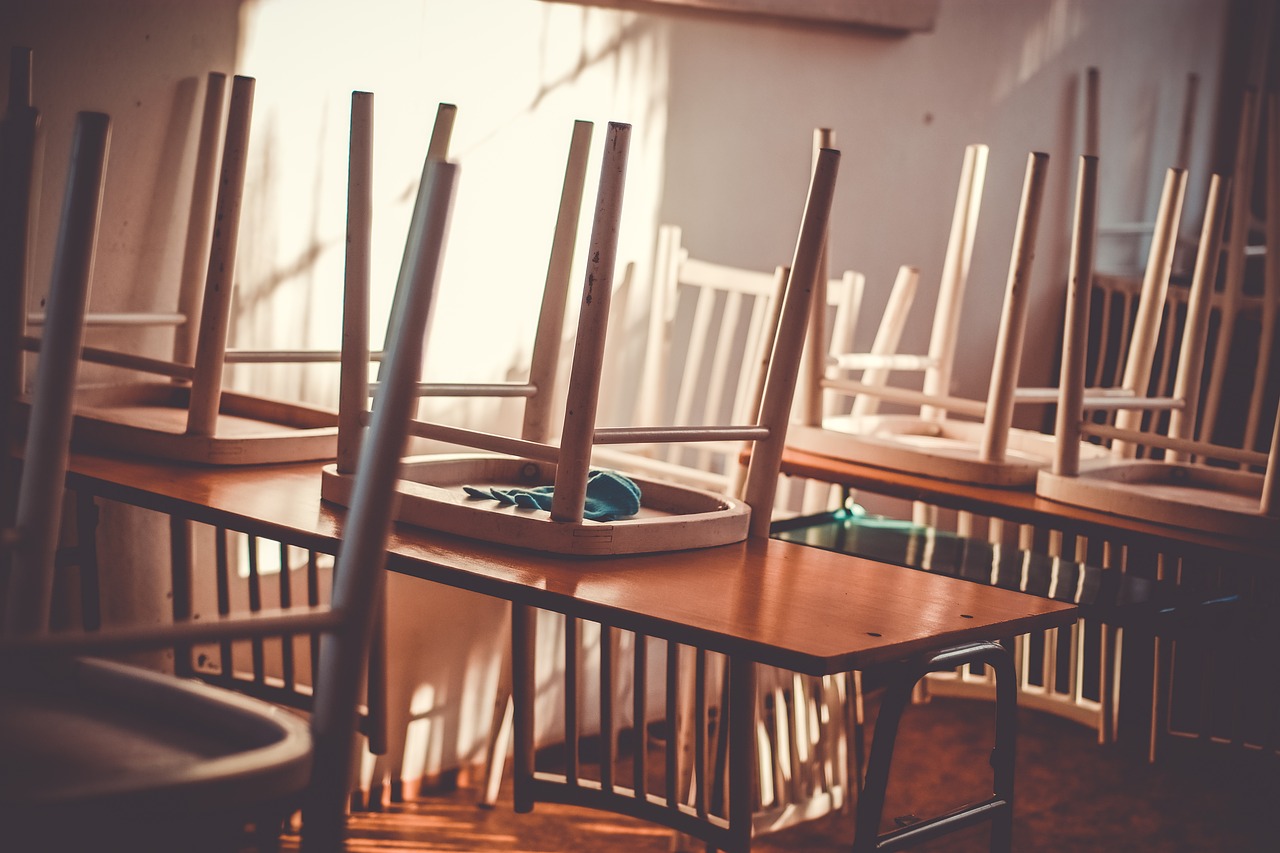 Image - class classroom room school empty