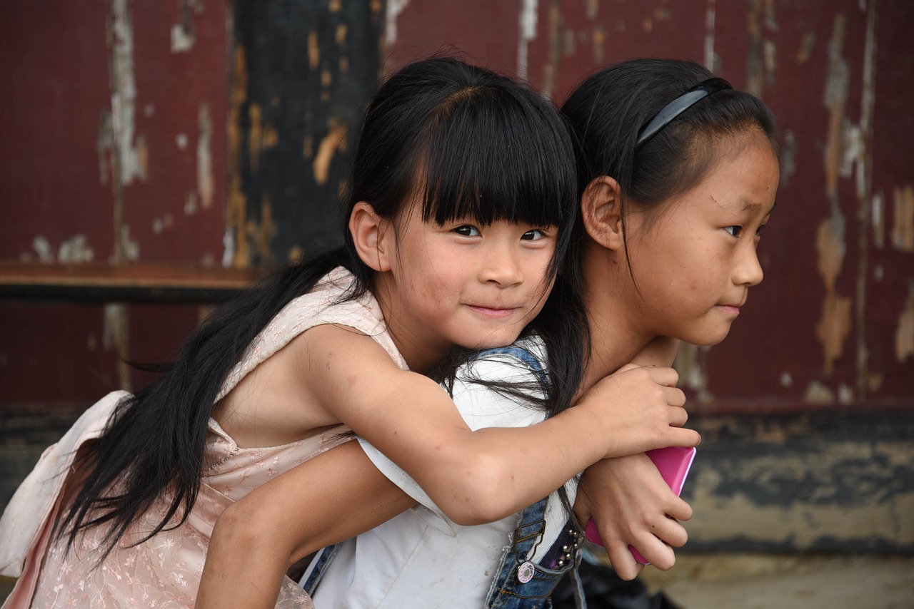 Image - sisters family the little girl