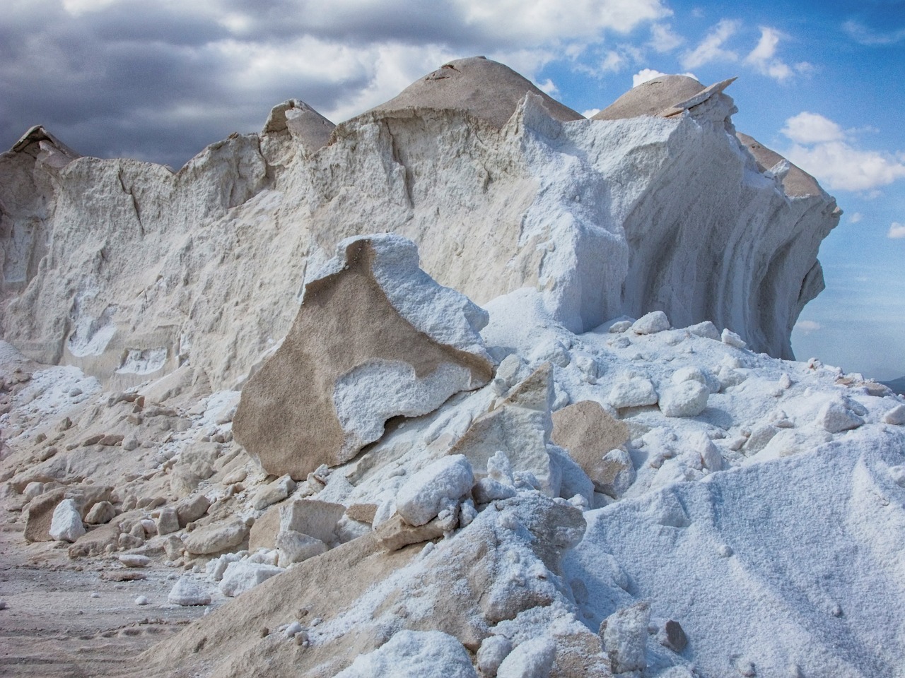 Image - salt clouds saline mallorca spice