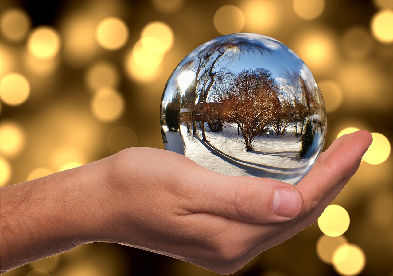 Image - glass ball winter snow mirroring