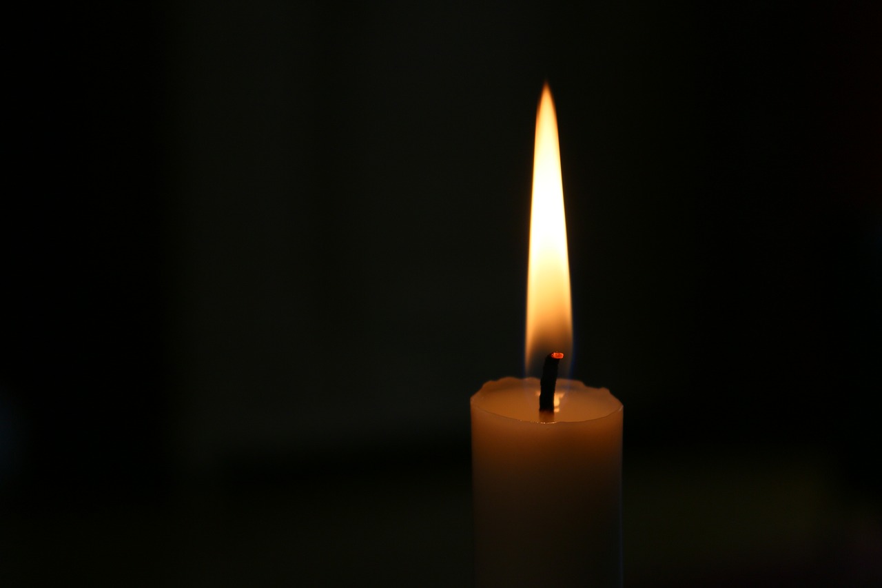Image - candle golden light decoration