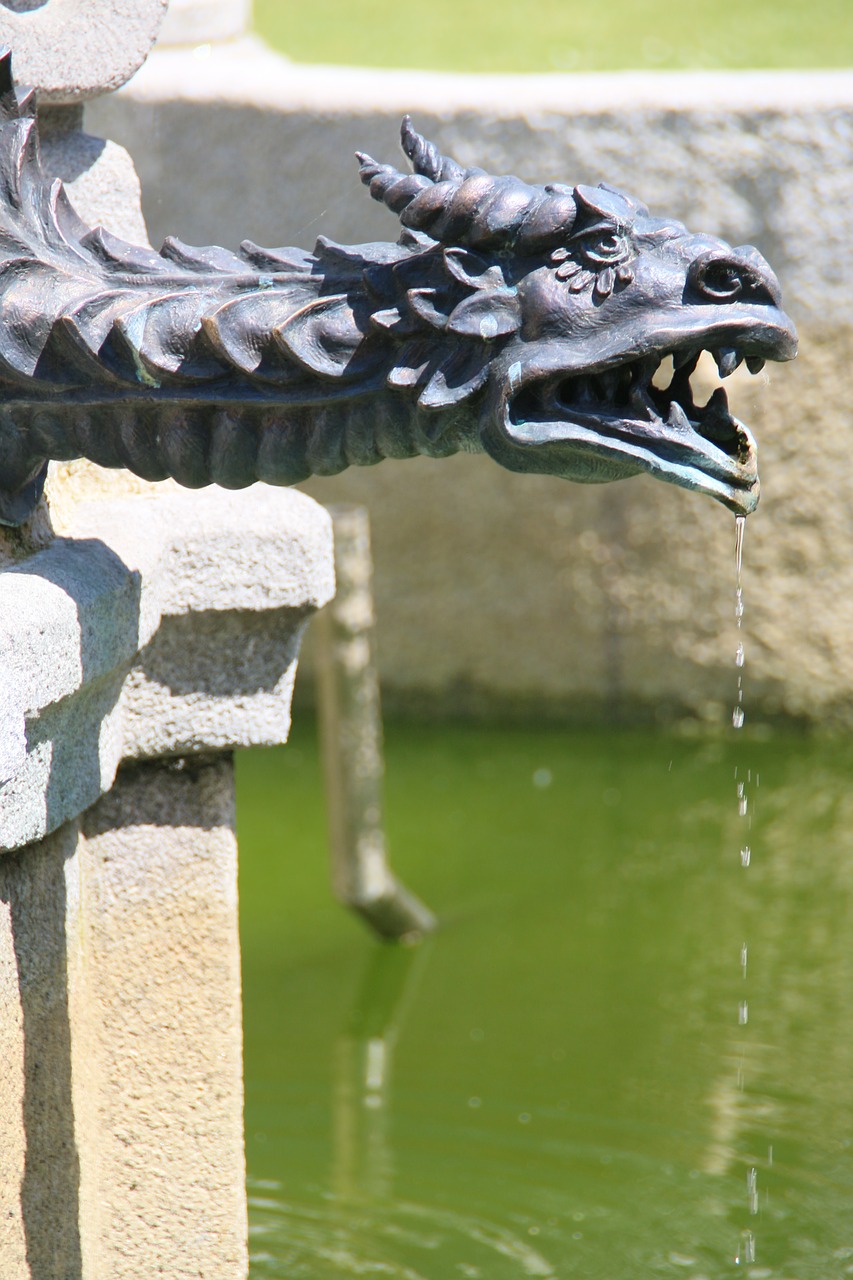 Image - figure dragon fountain water