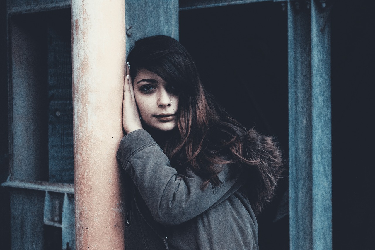 Image - girl against the wall girl portrait