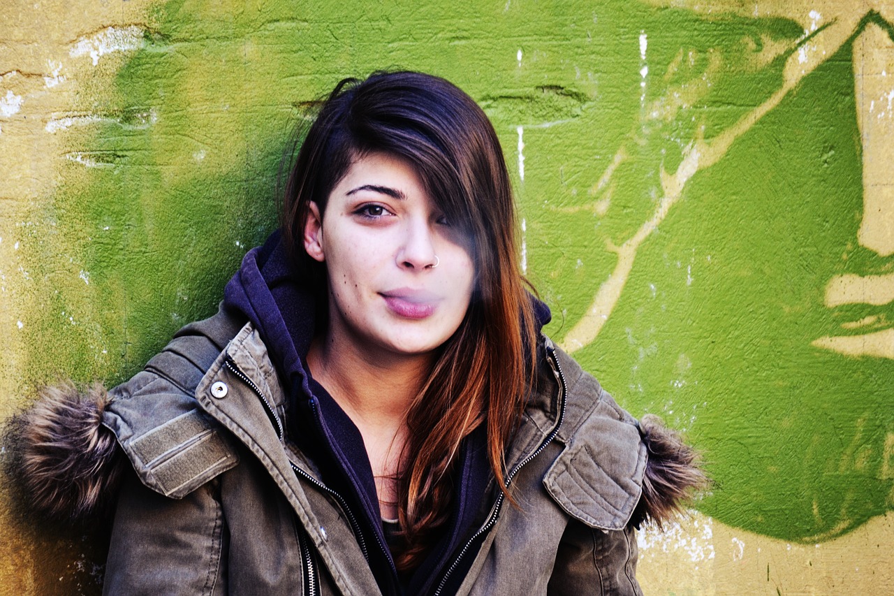 Image - girl smoking leaning on the wall