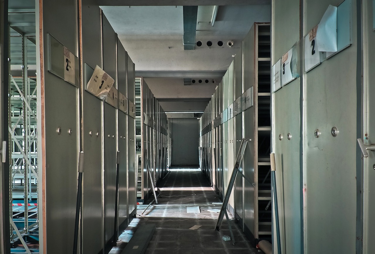 Image - lost places office building