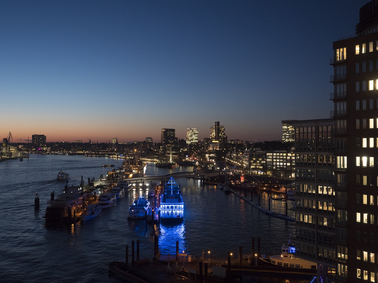 Image - port hamburg landungsbrücken elbe