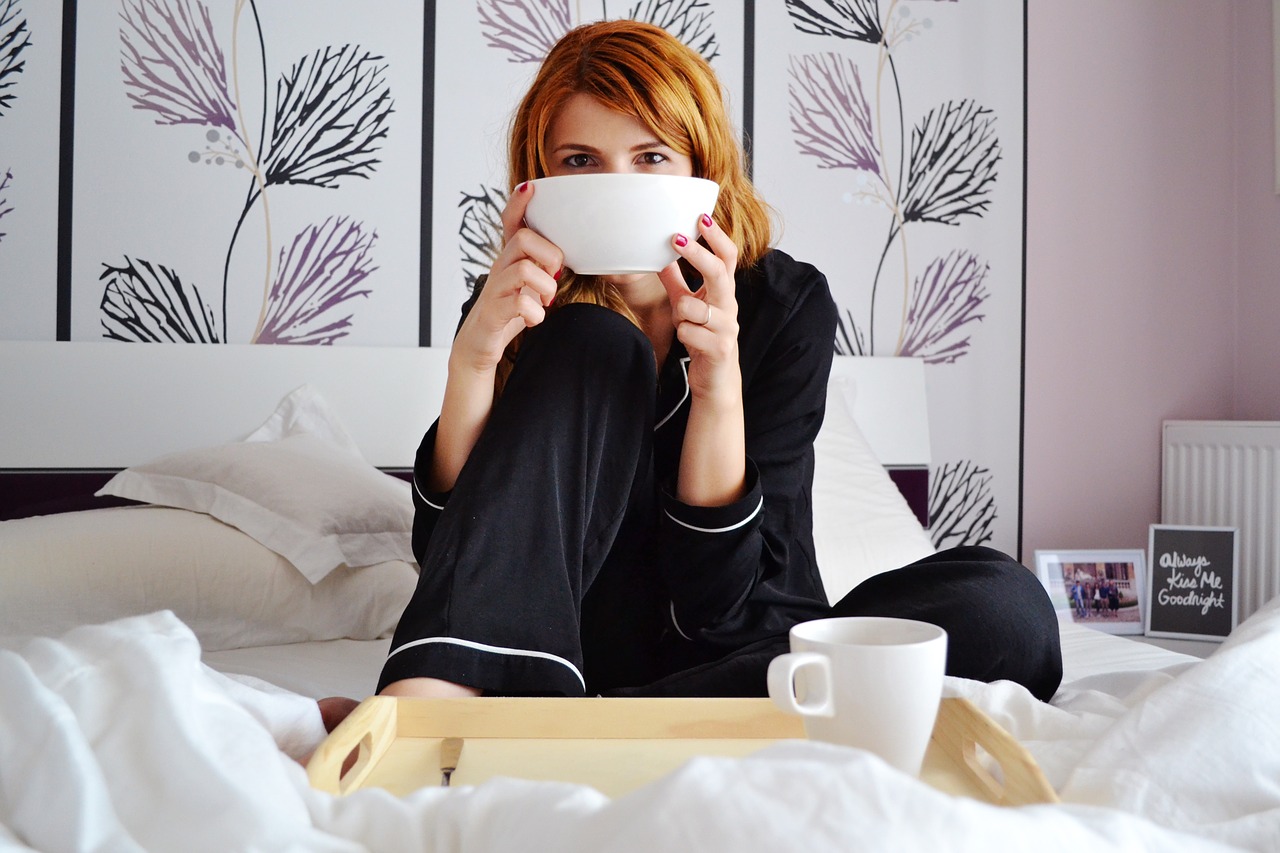 Image - girl in bed breakfast in bed