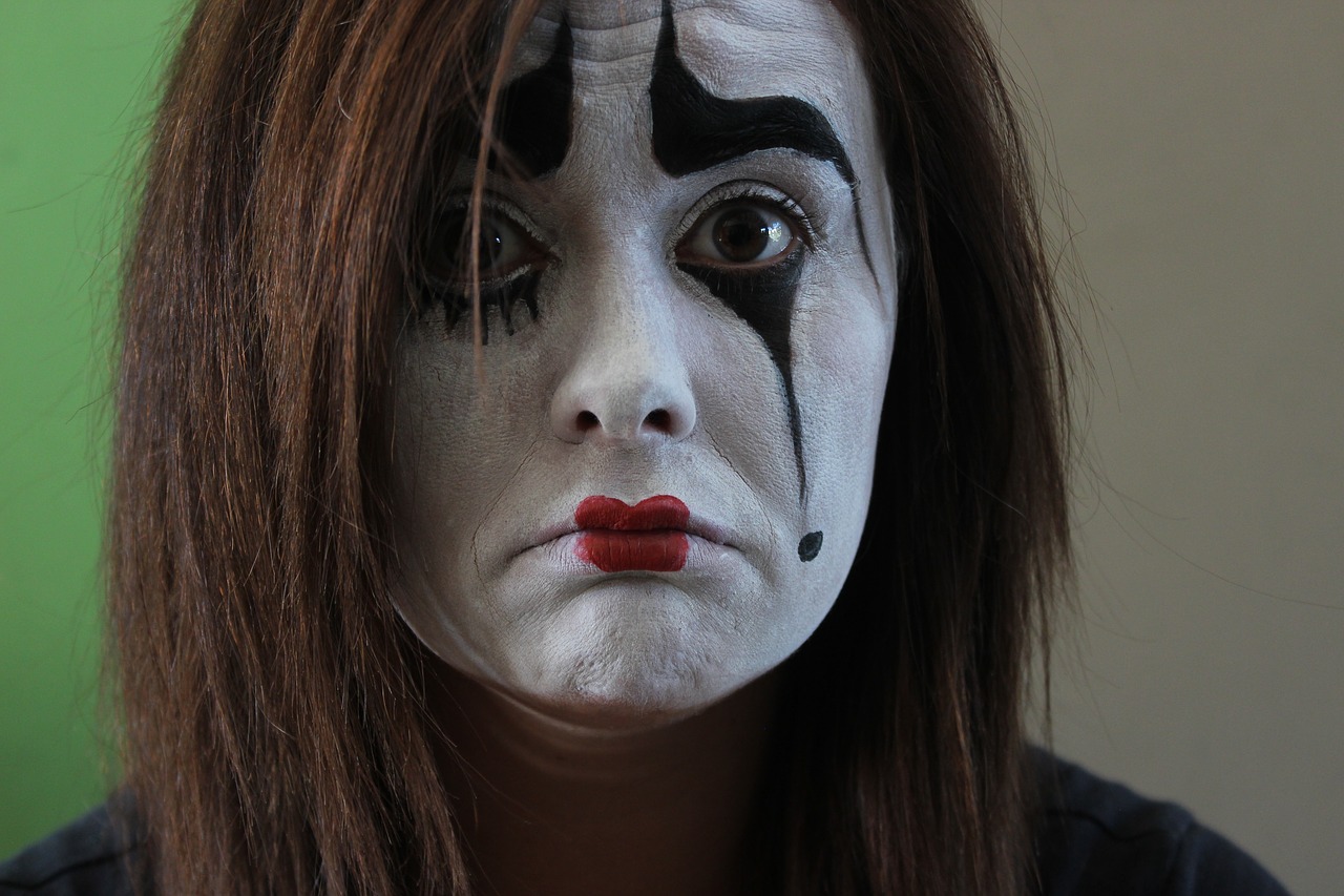 Image - mime brown eyes face painting