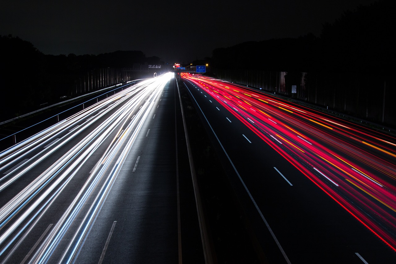 Image - traffic lights night highway