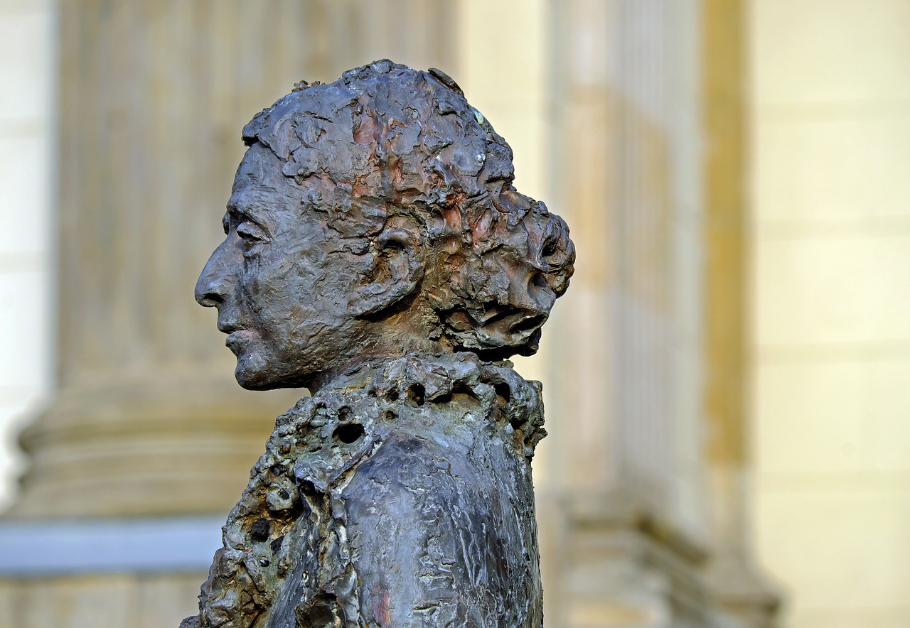 Image - sculpture bronze woman portrait