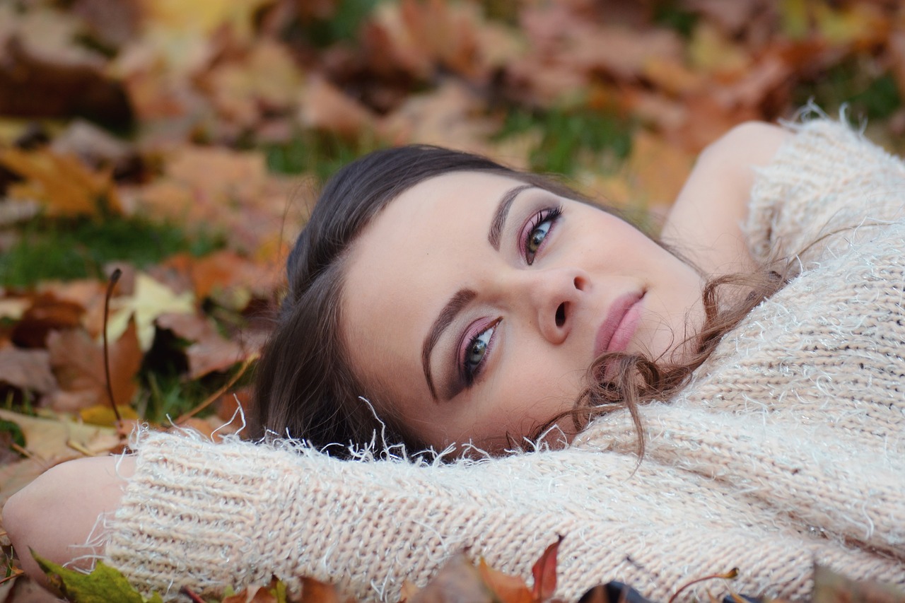 Image - girl lying down autumn park portrait