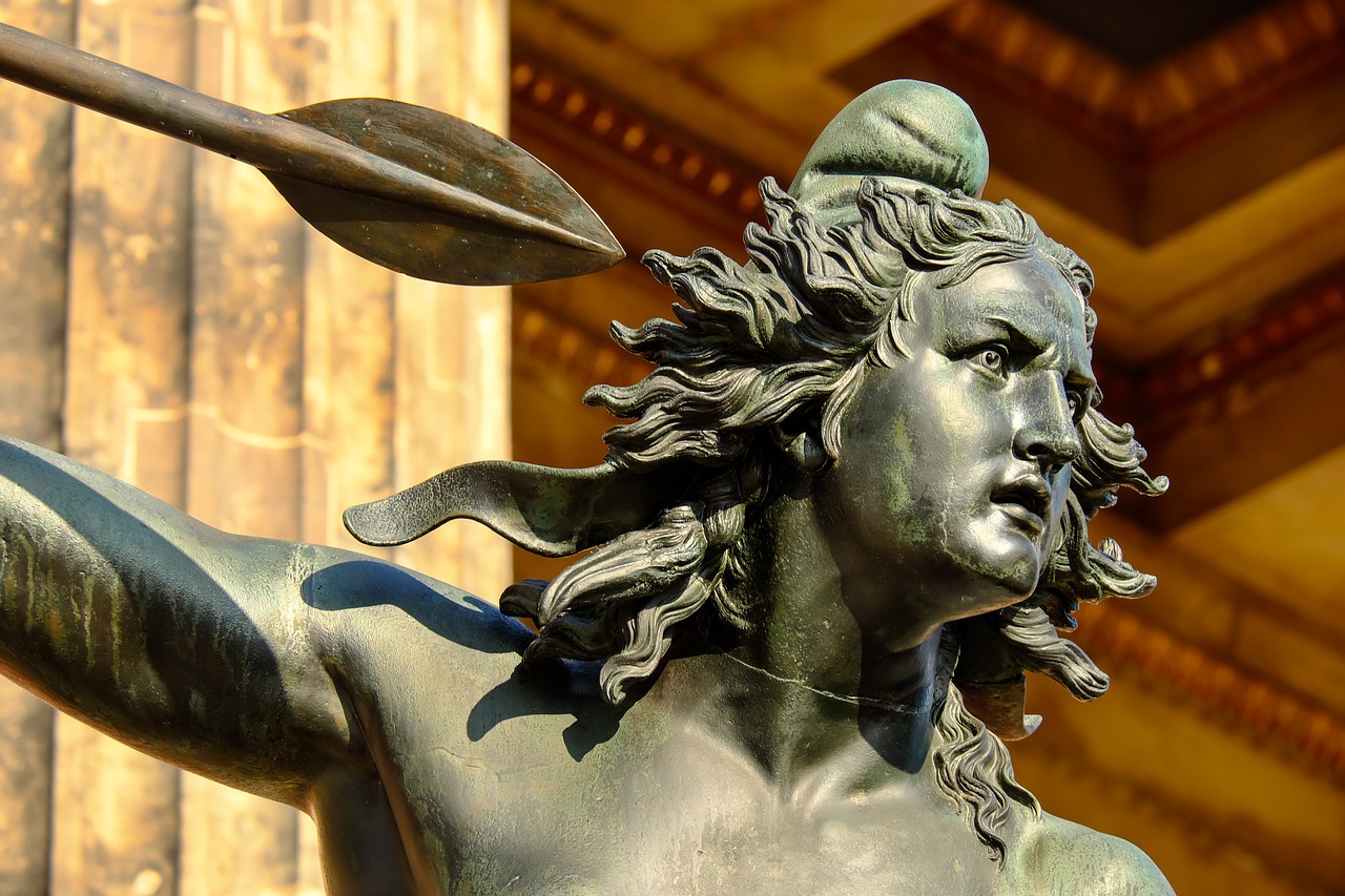 Image - sculpture bronze woman amazone