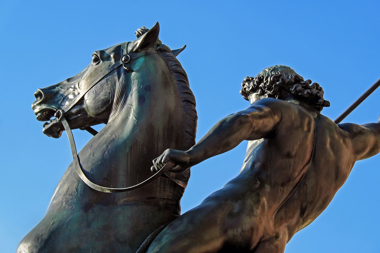 Image - sculpture bronze man lions fighter