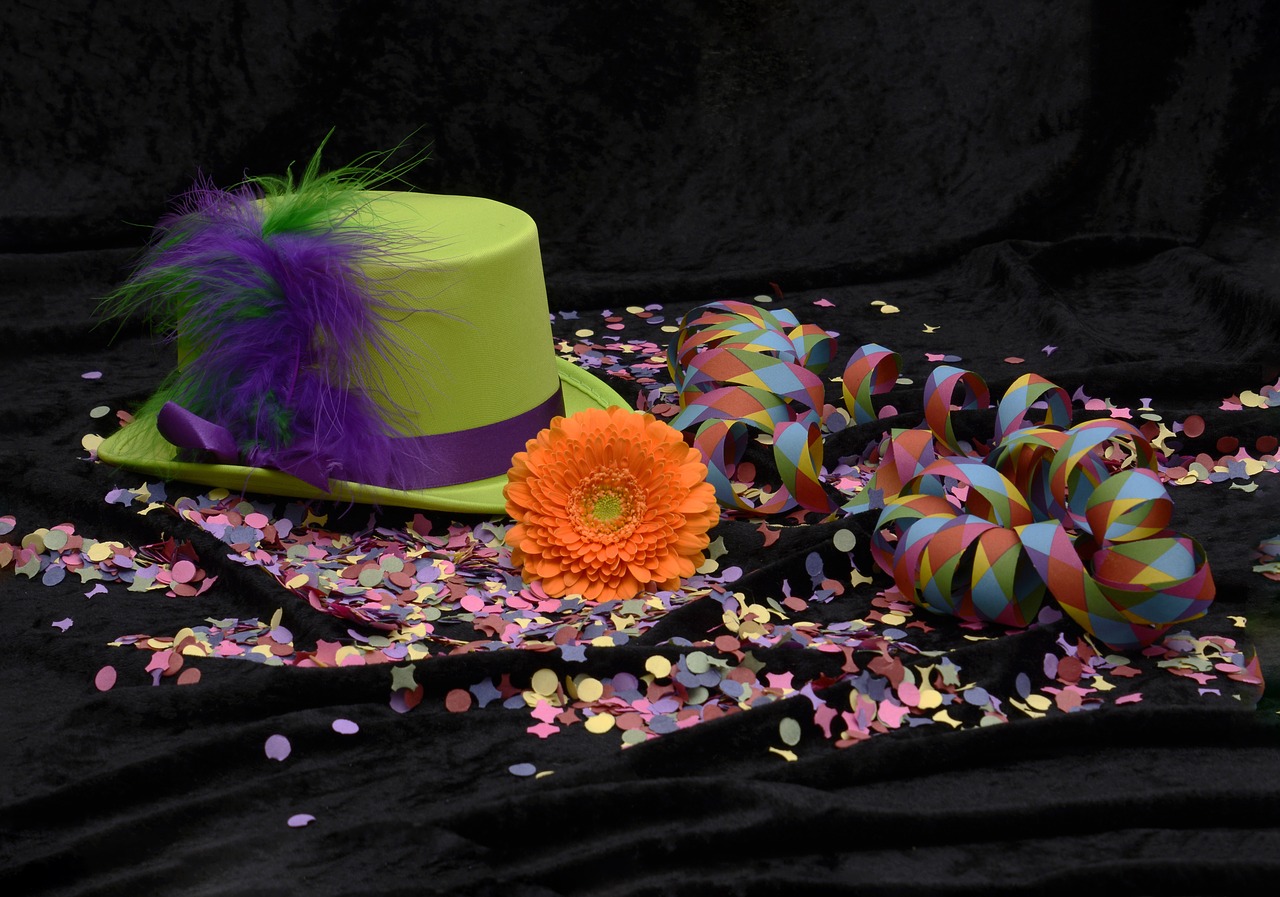 Image - hat feather confetti streamer