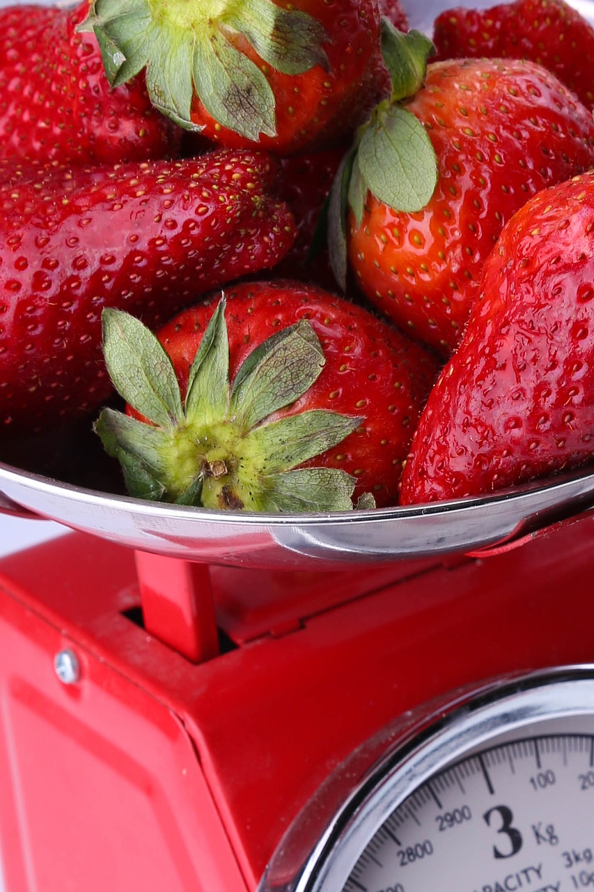 Image - strawberry scales red healthy