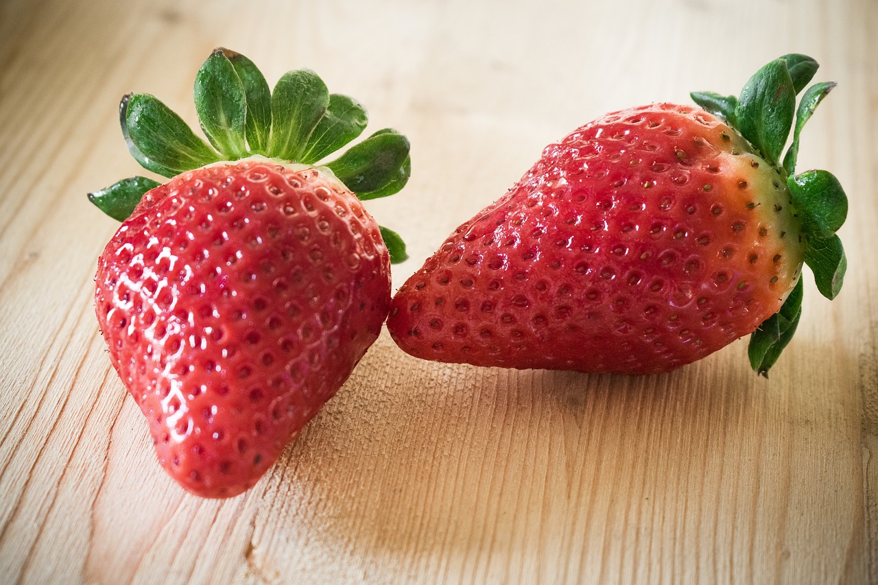 Image - strawberries fruit heart red