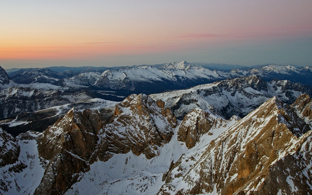 Image - aurora dolomites