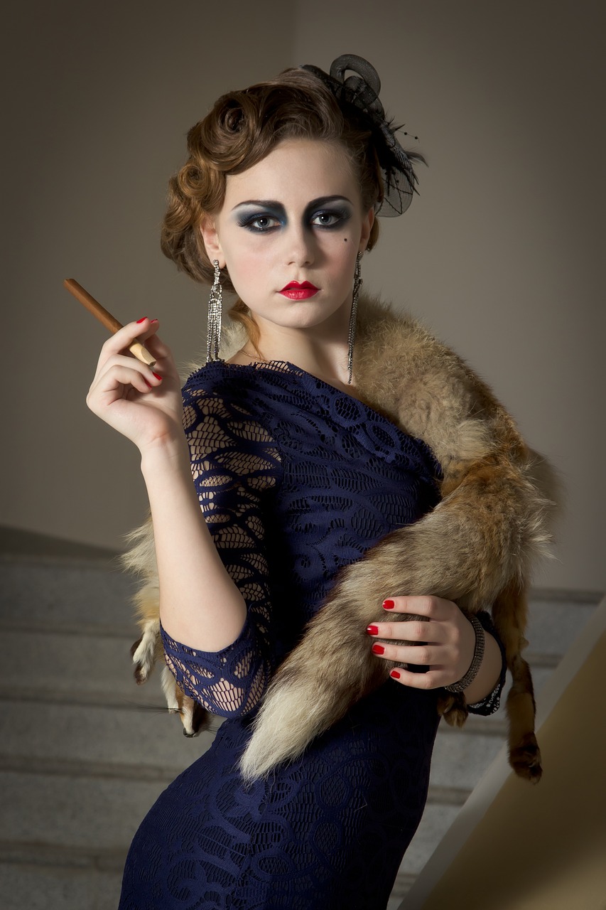 Image - girl cigar fur smoking model