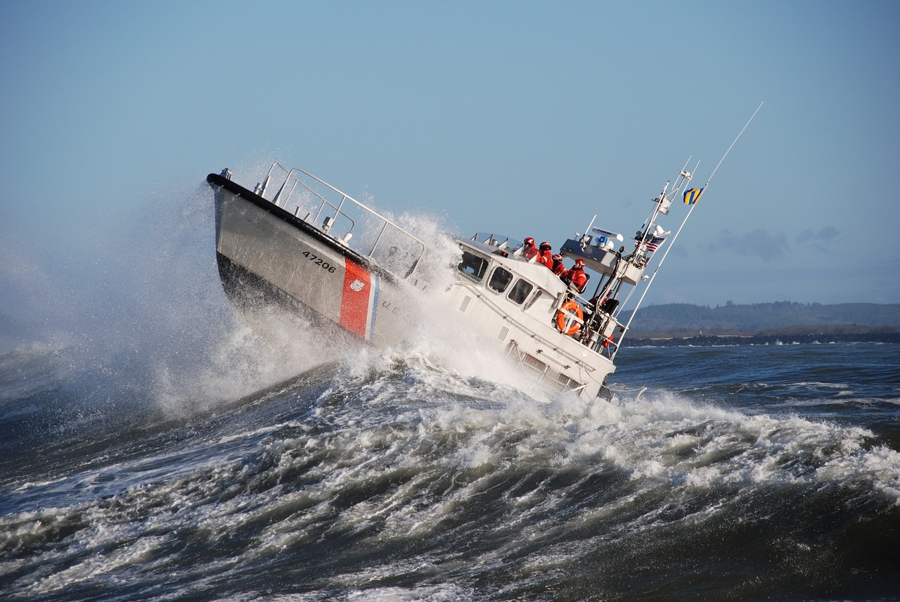 Image - motor lifeboat surf training rescue
