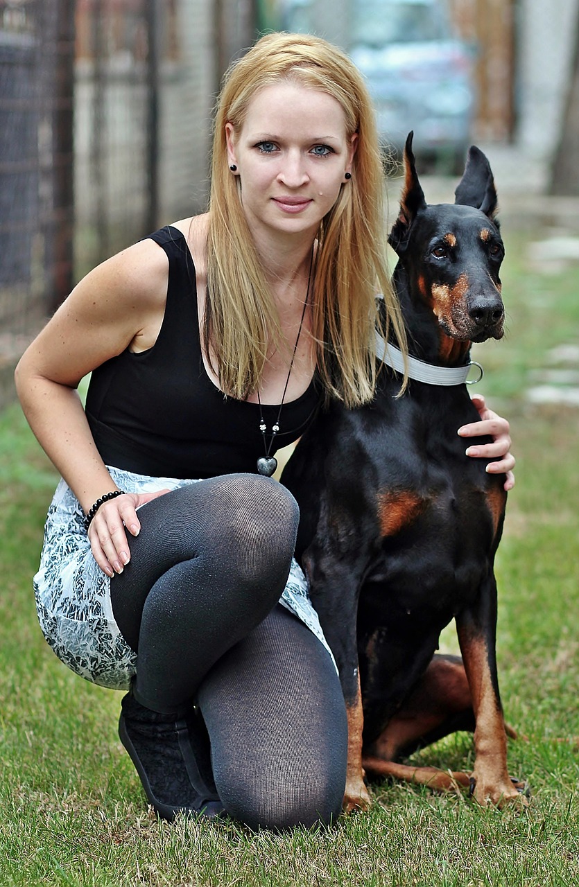 Image - doberman blonde woman friendship