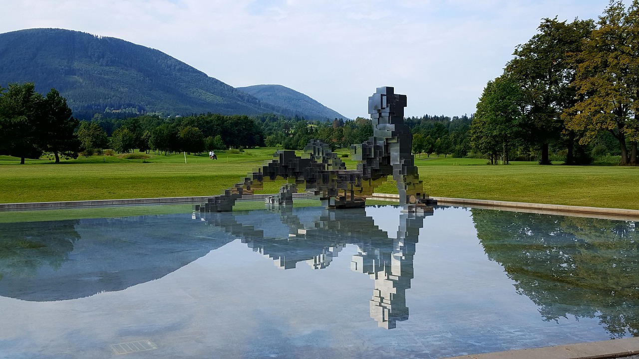 Image - sculpture art water reflection