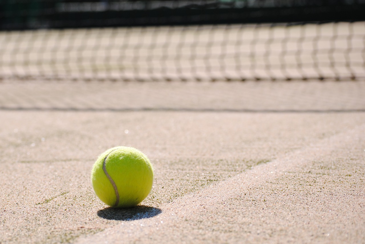 Image - tennis ball tennis court