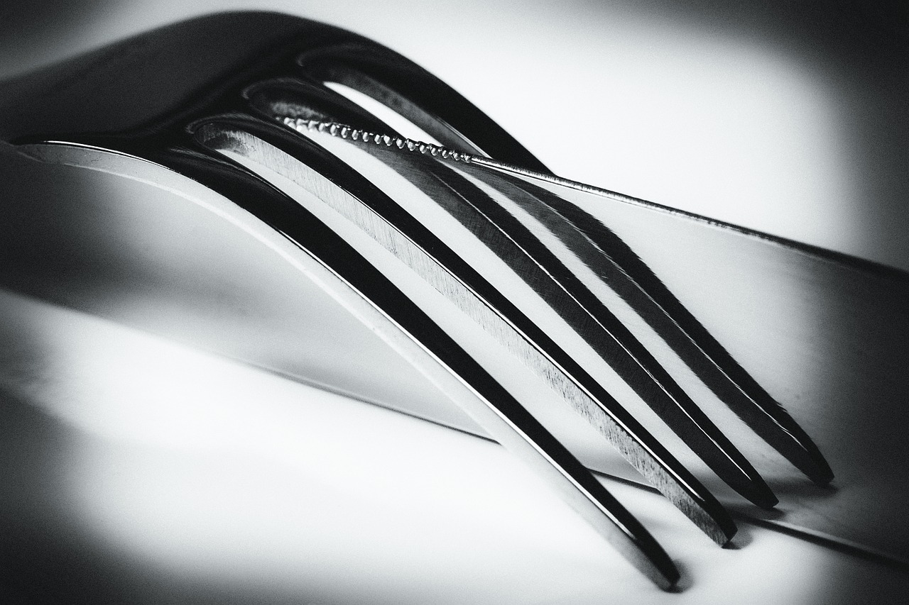 Image - knife fork mirroring black white