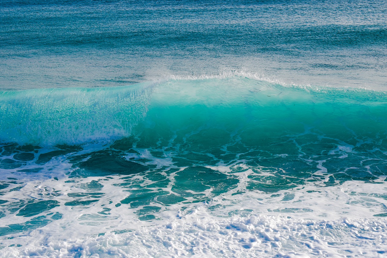 Image - wave transparent smashing spray