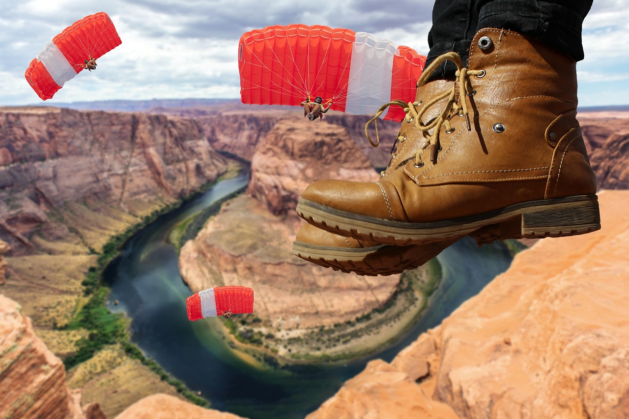 Image - skydiving horseshoe bend page