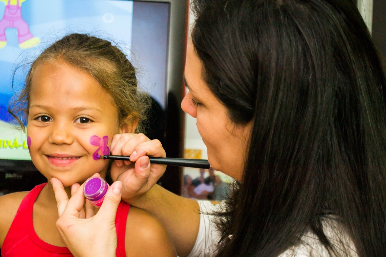 Image - children painting face facial ink