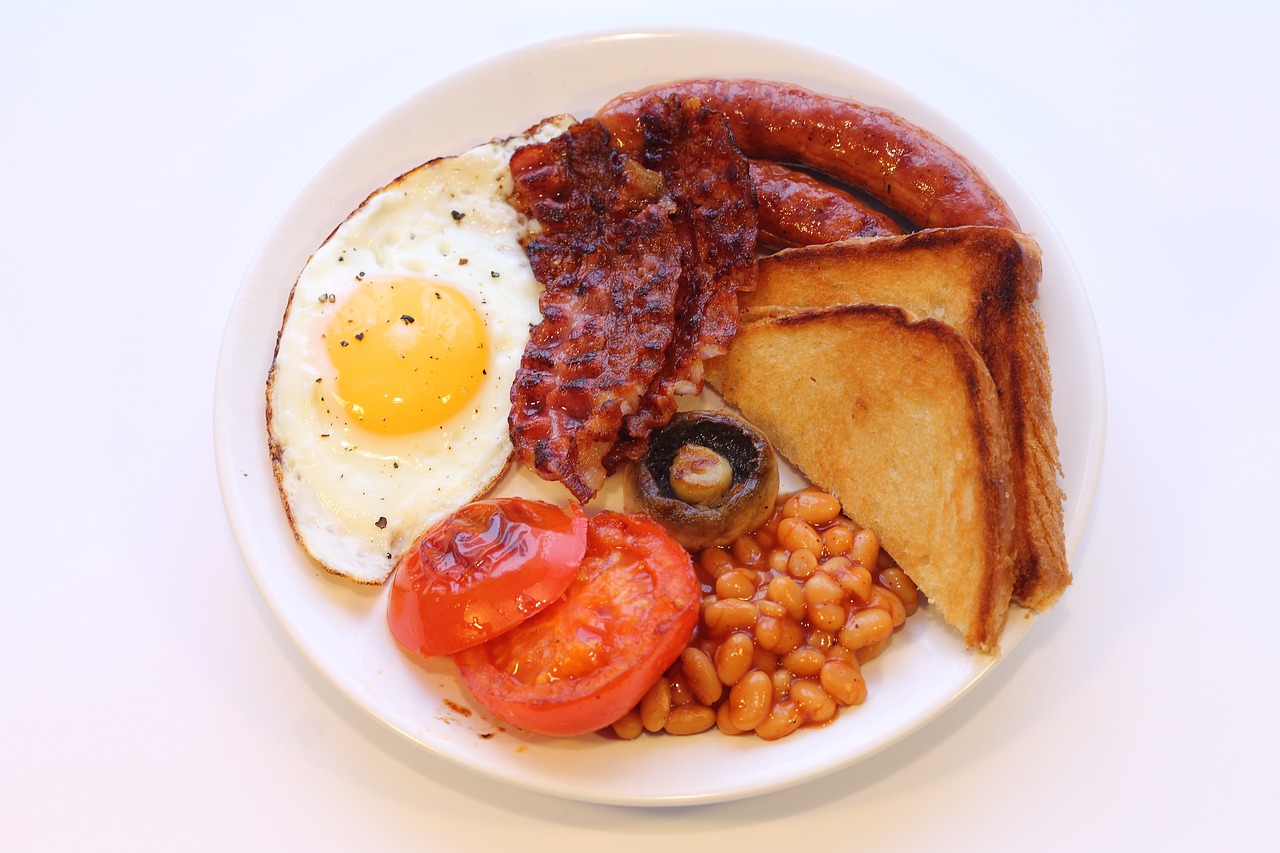 Image - english breakfast eating bacon