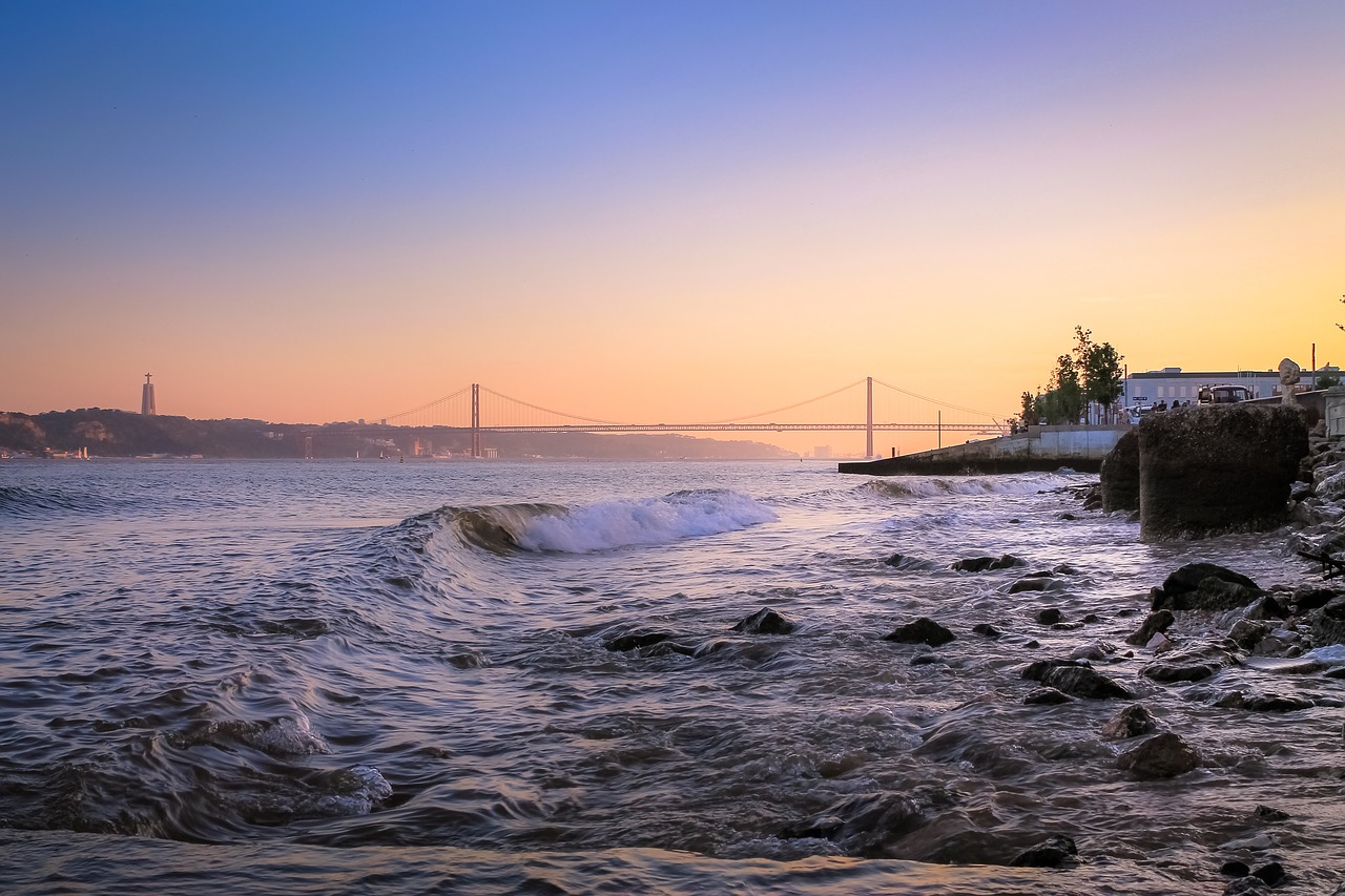 Image - beautiful coastline city summer