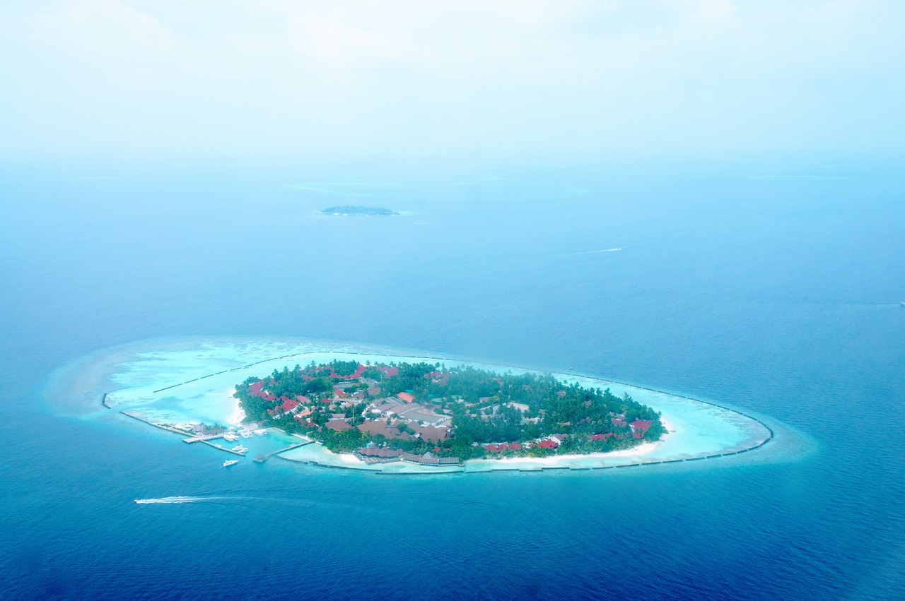 Image - maldives island blue water resort