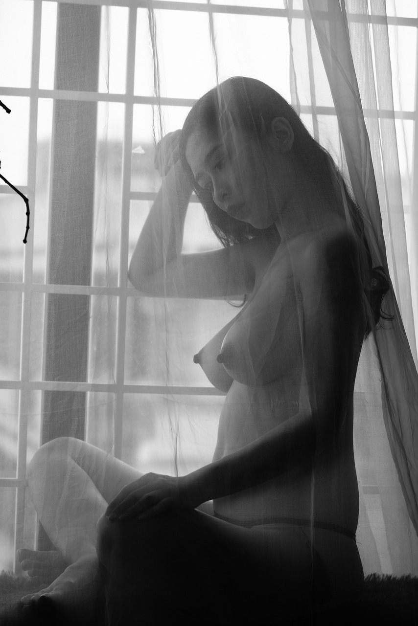 Image - blinds black and white window woman